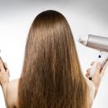 Как быстро высушить волосы феном и без него: способы, секреты, советы