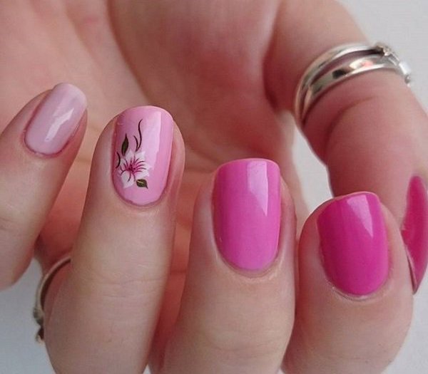 розовые ногти