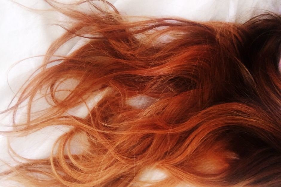 Огенно-красные кончики волос